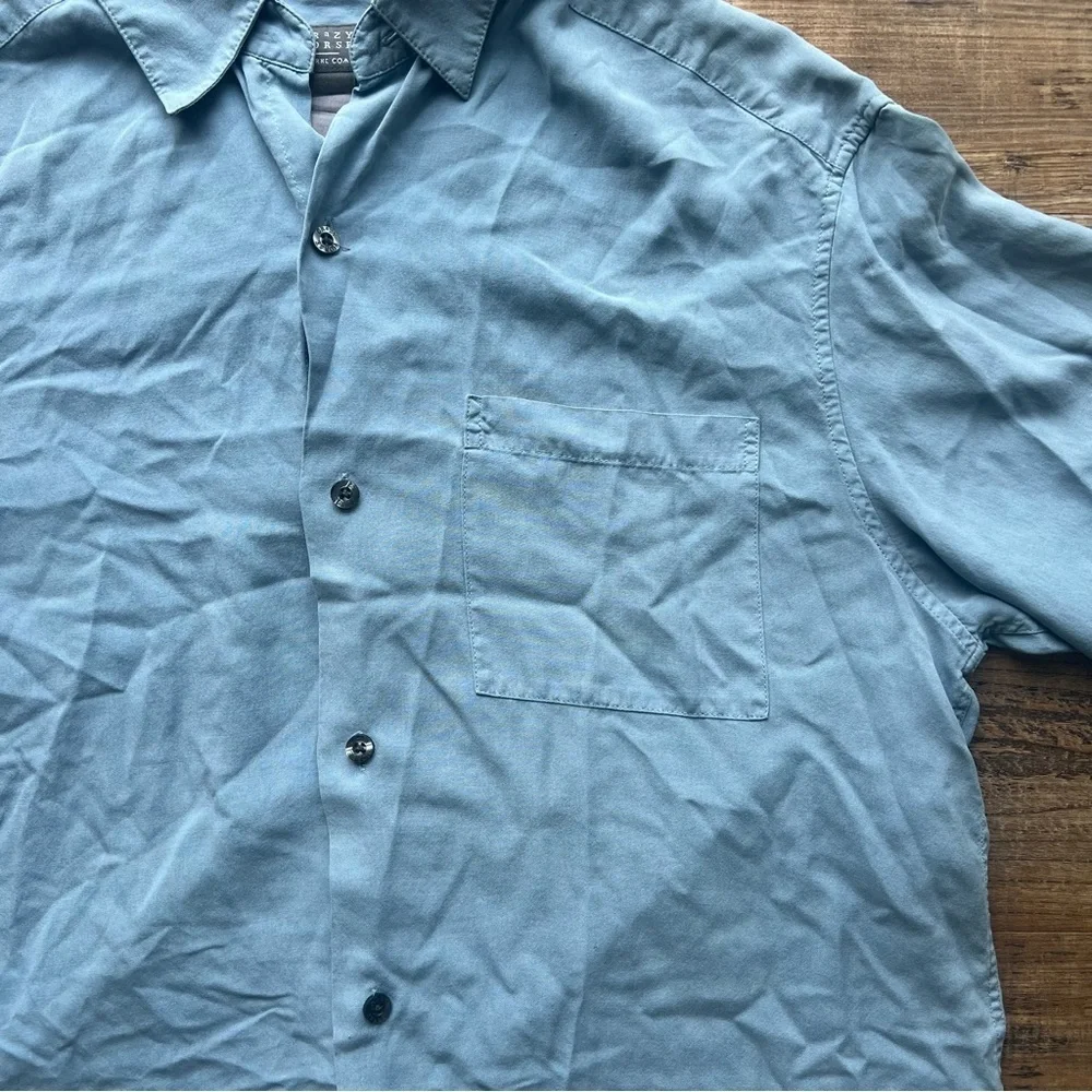 Casual Short-Sleeve Button-Down Shirt in Light Blue